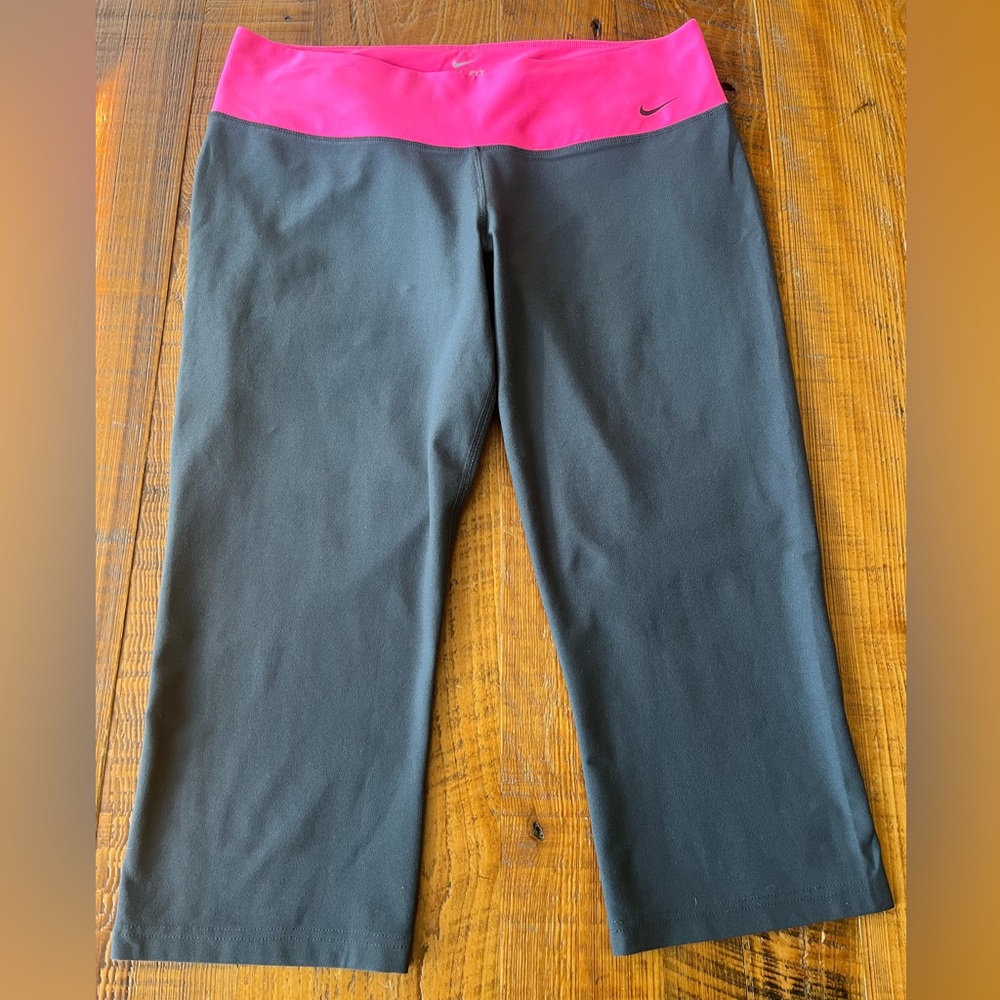 Nike Legend 2.0 Capri Grey & Pink Size Large